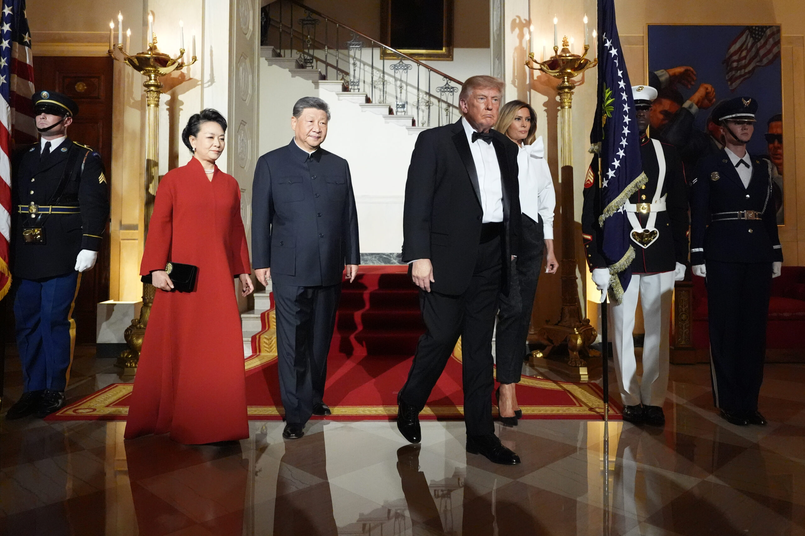 LA VISITA UFFICIALE DI XI CULMINA NELLA CENA DI GALA ALLA CASA BIANCA ALLO STESSO TAVOLO DI ELON MUSK. MA NON SIAMO ALL’IDILLIO TRA CINA E USA.